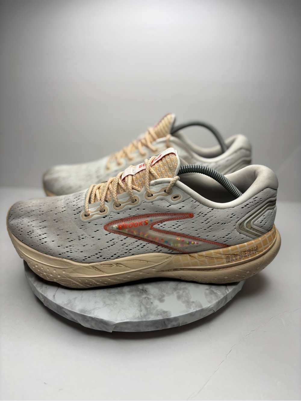 Size 12- Brooks Glycerin 21 in the Snow/Dawn/Straw